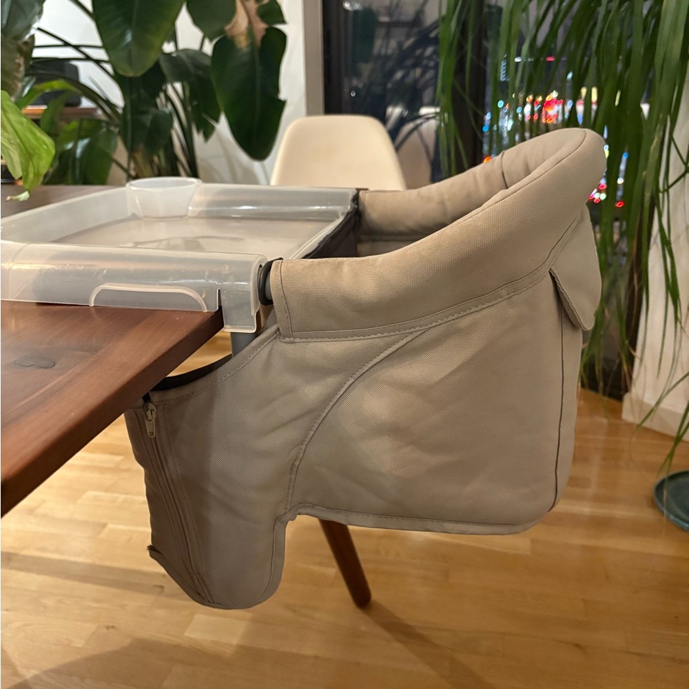 Inglesina fast table Chair with dining tray - portable